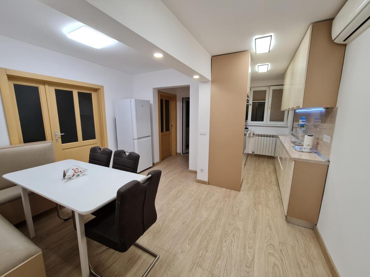 Luxury Panoramic Apartment Орадя Экстерьер фото
