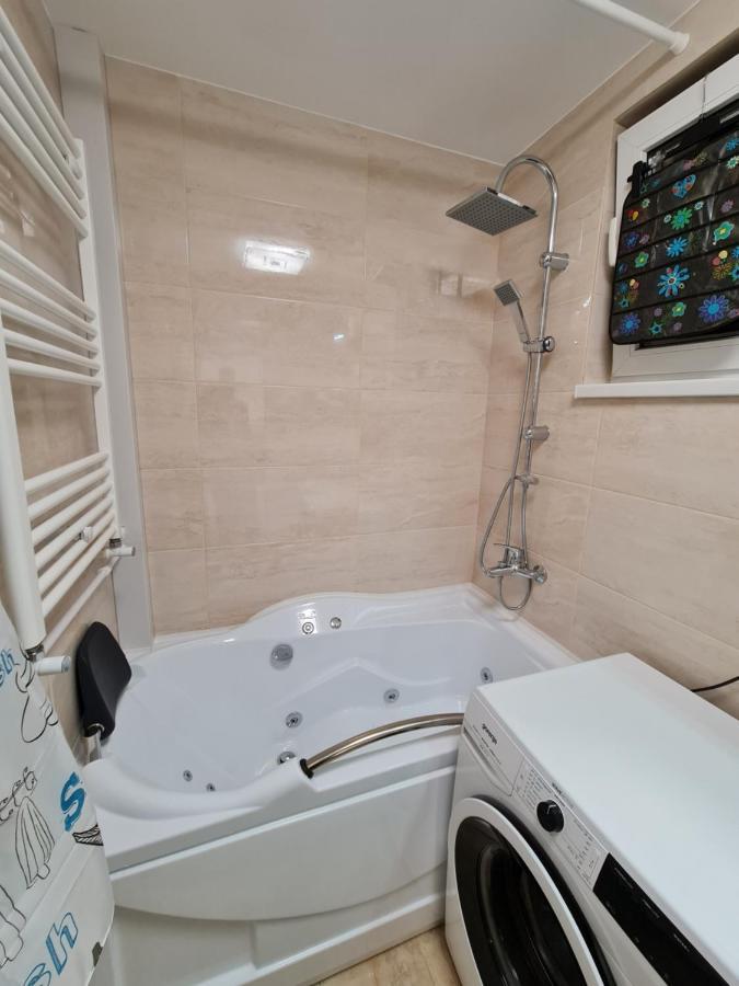 Luxury Panoramic Apartment Орадя Экстерьер фото