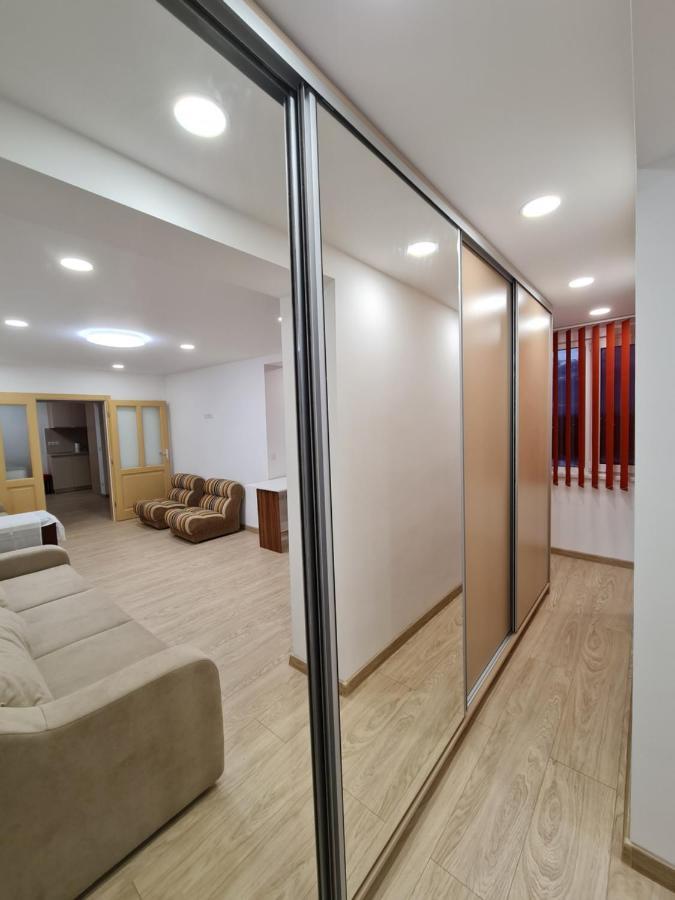 Luxury Panoramic Apartment Орадя Экстерьер фото